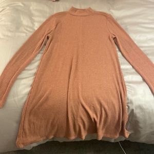 Forever 21 long sleeved dress. Size small. Good condition.